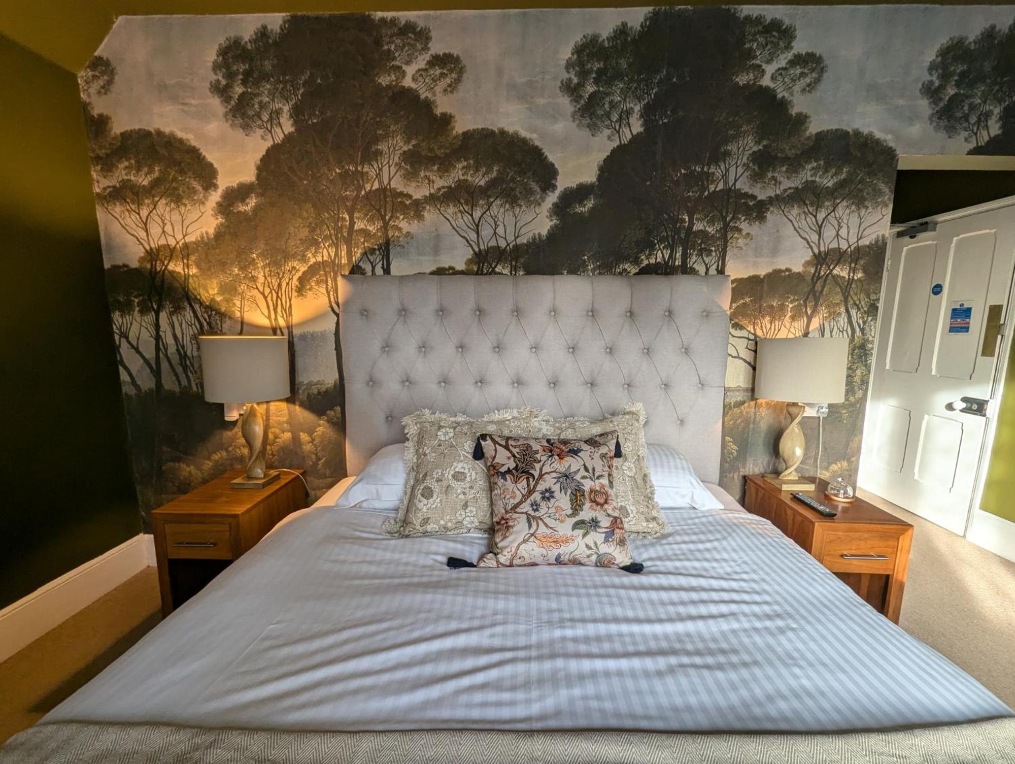 The Duke Hotel Hilmarton Экстерьер фото